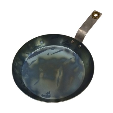 LOGOS 鐵匠平底煎盤 20-BC 直徑20x7cm 全長28.5cm 鍋面尺寸約20/15.5(底)x3cm 約450g  20cm  1個