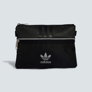 ADIDAS ORIGINALS 愛迪達 阿迪達斯 三葉草 斜背包-黑灰色 SACOCCHE-IW8617