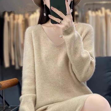 2024秋冬新款針織衫女V領打底中長款毛衣裙過膝直筒羊毛連衣裙