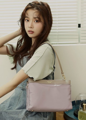 【KINAZ】超多分層輕量尼龍拼接皮革雙背帶肩背斜背包-榛果糖霜-奶油千層系列(BZ96429-25)