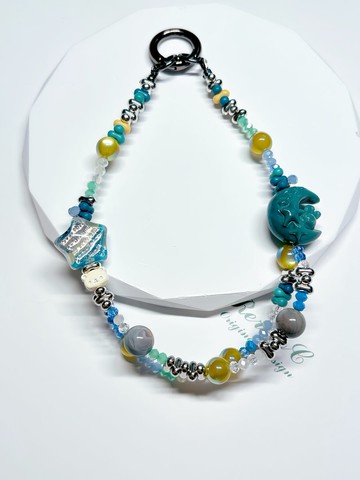 【客製】 月亮小兔手機鍊 l 阿拉善。樹脂花生造型珠。合金配件