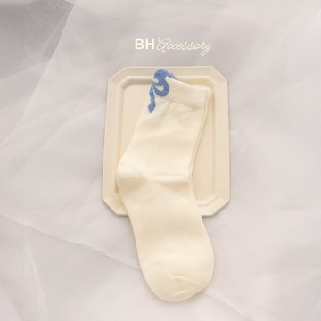 BYHUE lilicoco 甜美個性Ribbon撞色蝴蝶結中筒襪－淺藍