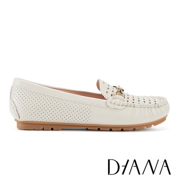 DIANA    羊皮壓花透氣沖孔飾釦樂福鞋 白色#  56342