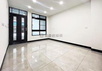 楊小扁～鄰仁武高中大地坪方便停車翻修美透天｜高雄市仁武區文興五巷