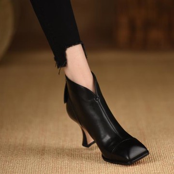 熊大叔手工女鞋~7.6cm方頭細跟短靴2025年新款高跟真皮后拉鏈踝靴