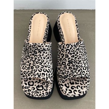 氣質歐美風豹紋點軟皮舒適松糕厚底外穿一字涼拖鞋女小個子衣玲家