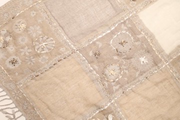 【聖誕禮物】喀什米爾水煮羊毛手工刺繡圍巾披肩薄透紗窗格淺奶茶