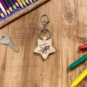 用你的智能手機拍張照片然後發送就可以了 世界上一個用兒童畫作的鑰匙鏈 星形