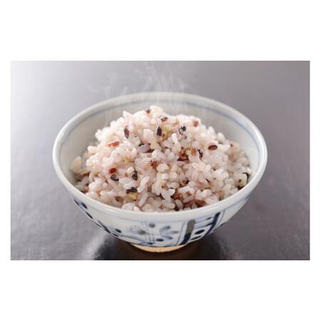 ふるさと納税 令和5年産米 湯沢産コシヒカリ＜無洗米＞4kg（2kg×2袋）と「日本で唯一」魚沼産五穀米400g（200g×2袋）.. 新潟県湯沢町