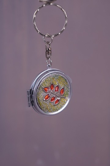 展  錫雕多用途圓型鏡盒鑰匙圈3