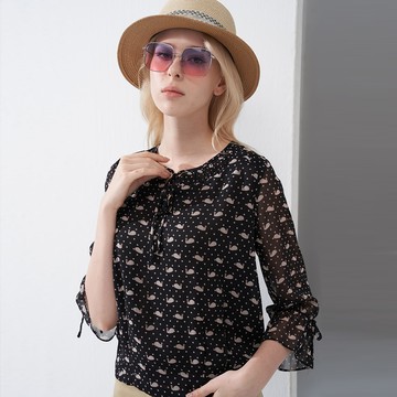 CLL巧玲瓏 典雅天鵝綁帶透膚喇叭袖上衣 3003923