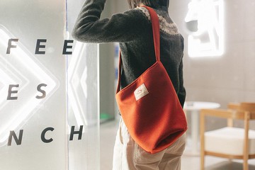 sobag冬季日系紅色毛水桶包包女子料小眾文藝單肩手拎帆布包