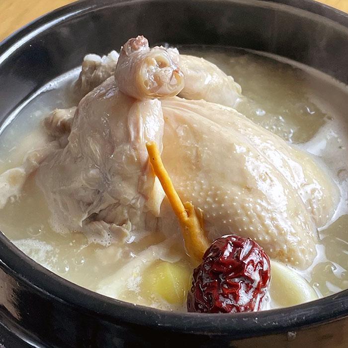 サムゲタン丸鶏とお粥４個セット ／お店の味 おうちで参鶏湯 鶏の旨み滋養たっぷり
