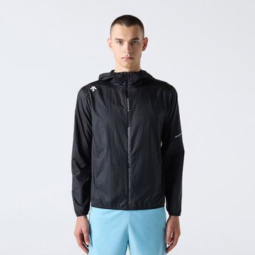 DESCENTE 迪桑特 外套 男 運動連帽外套 風衣外套 快排 AIRTASTIC RUN 100 WINDBREAKER 黑 SQ313RWB71-BLK0