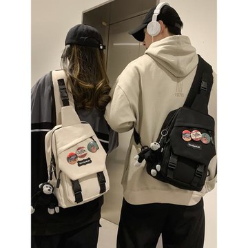 男士斜挎包潮牌小挎包ins休閑學生單肩背包日系大容量胸包斜肩包