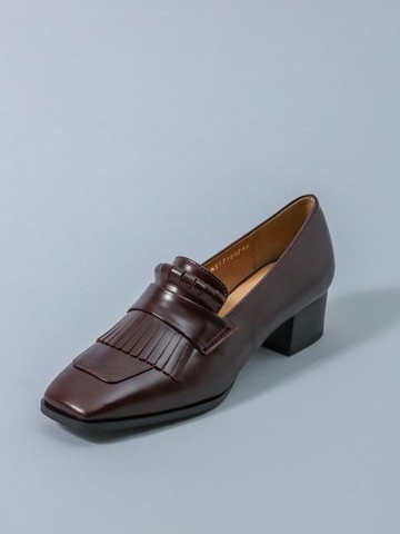 Tassel Loafer in Red Brown