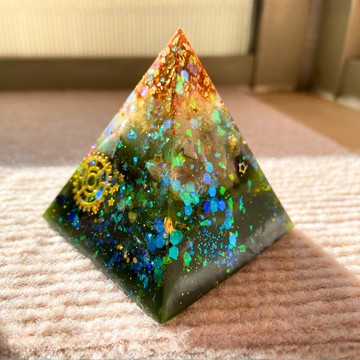 靜流Silent Flow  手作環氧樹脂金字塔 桌上擺飾