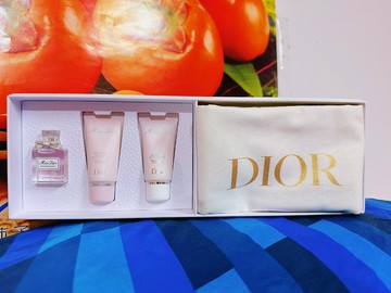 迪奧 花漾迪奧愛戀旅行組 (淡香水5ml+身體乳20ml+護手霜20ml)百貨公司專櫃貨