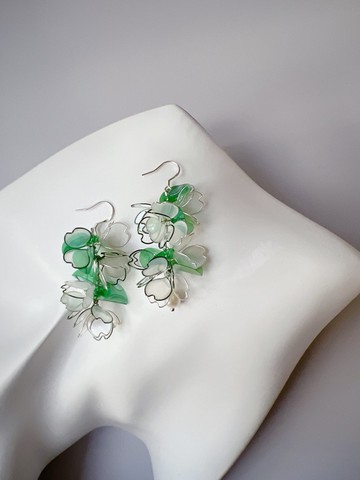 櫻閃 綠 櫻花垂墜式樹脂耳環