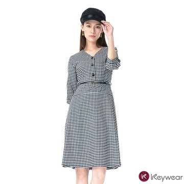 KeyWear奇威名品 V領黑白格紋七分袖洋裝-黑色