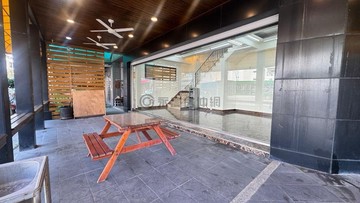 楠梓德賢商圈三角窗樓店｜高雄市楠梓區加仁路