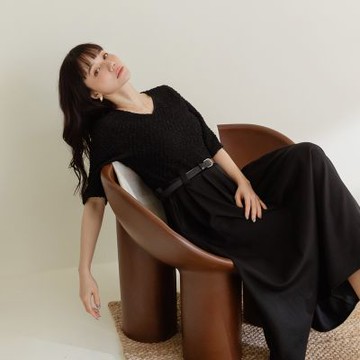 OB嚴選中大尺碼-V領皺皺紋理傘襬長洋裝(附皮帶)《DA10546》