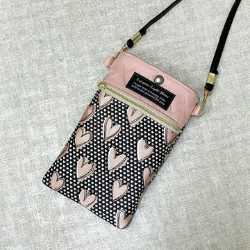 ♥♥ 手機側背小包：提花織紋・蓬鬆可愛的粉色愛心圖案♥♥