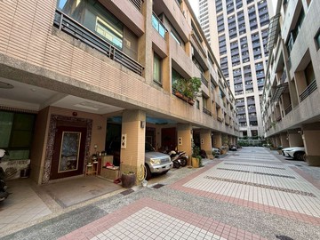 美術館邊間稀有車庫別墅｜高雄市鼓山區美術北五街