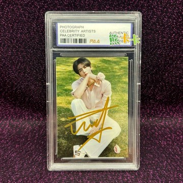 🔥臺灣最低價🔥『保真』明星張凌赫 親筆簽名定妝照3寸1款送禮物收藏應援周邊