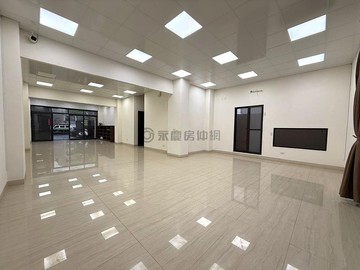 八德一路邊間大面寬適診所電梯透店｜高雄市仁武區八德一路