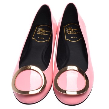 ROGER VIVIER經典Ballerina金屬橢圓框造型漆皮娃娃鞋(櫻花粉-展示品)