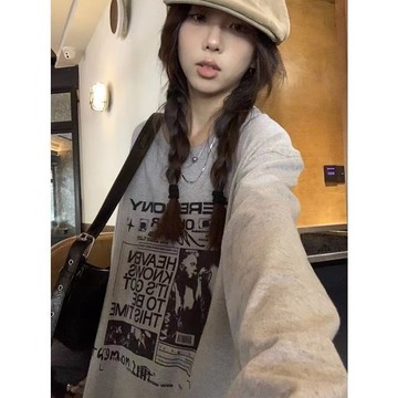 美式複古報紙印花長袖T恤春秋季新款oversize潮牌女生上衣 大學t 韓版t
