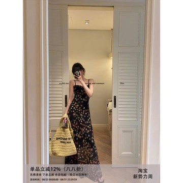 zzykk 暗夜薔薇 法式蕾絲碎花吊帶修身復古連衣裙長裙春夏顯瘦女