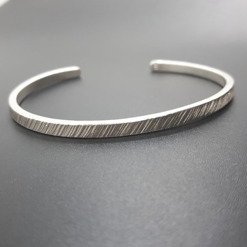 V6款-做不出一樣的銀手環-斜紋999純銀手環-御匠敲飾