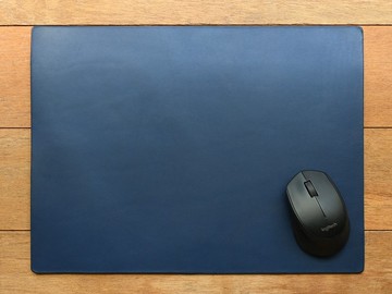 【大人の文具】真皮辦公桌墊主管桌電墊/大滑鼠墊 (英文刻字)