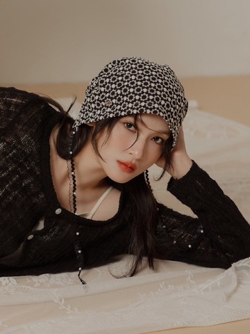 某某怪奇。MUCHAT手作小花蕾絲綁帶編織帽 (黑)