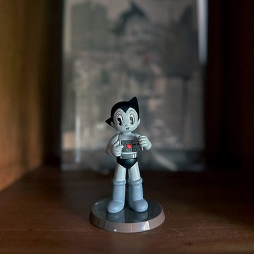 隱物 日本原子小金剛稀有黑白款全新公仔