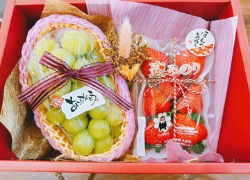 【帕查嬤嬤】《初恋・予你》--日本草莓〡日本麝香葡萄 ??〡年節精緻水果禮盒