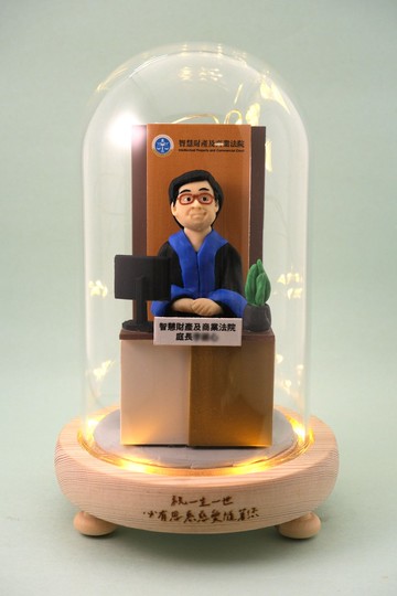 榮休記念小禮品,可客製名字.提供相片客製人物造型(各行各業型造)