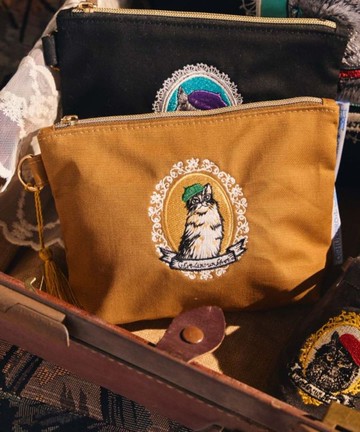 【熱門預購】戴帽子的貓電繡收納包 (3色) LCEP6105