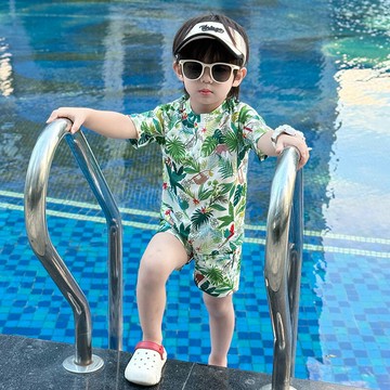 兒童泳衣男童分體遊泳裝新款幼兒防曬沙灘風男寶寶海邊度假泳裝潮鑫弘-戶外運動