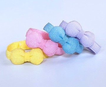 小貓用柔和色彩的圓形絲帶項圈