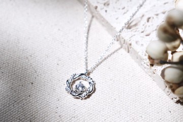 綻光花冠 | 花圈小鑽項鍊 | 純銀項鍊