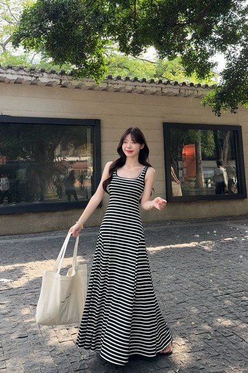 【missy shop】慢夏晚風U領條紋背心Bra Top長洋裝-21108