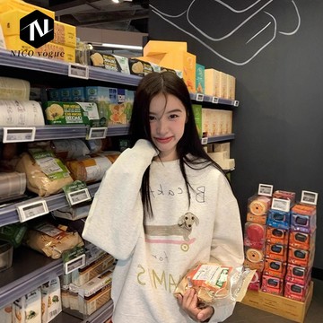 【Nico】長袖衛衣女 寬鬆大學t ins 風衣服 衛衣 女生 長袖上衣 冬季套裝女裝 秋冬外套 大學 小狗字母寬鬆衛衣