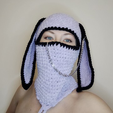 帶鏈的兔子巴拉克拉法帽。 帶有兔耳朵的柔和哥特帽。 蓬鬆兔帽