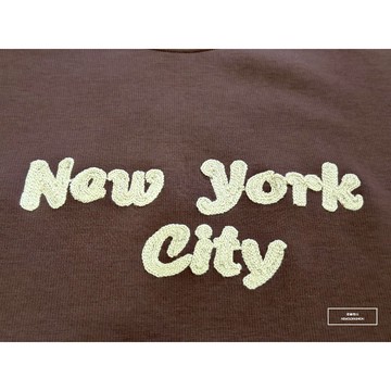 『老爺有喜』重磅NEW YORK刺繡大學T-深咖(NOF2309381)