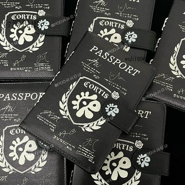CORTIS周邊商品✨原創cortis護照夾皮質護照夾證件機票保護套收納便攜卡包證件本子✨31