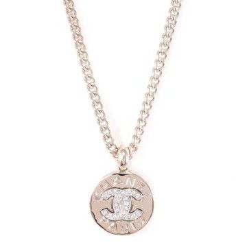 CHANEL 圓牌造型雙C LOGO水晶鑲嵌鎖骨鍊/項鍊(淡金)