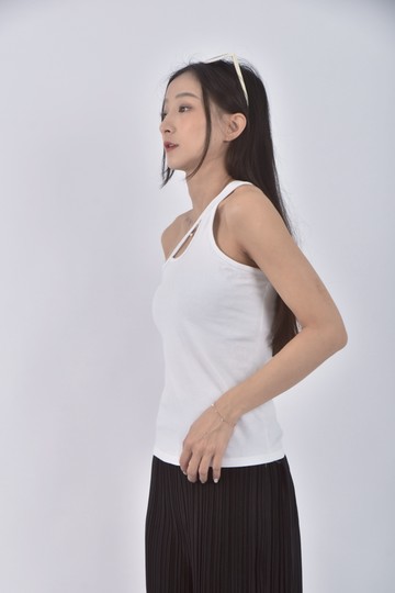 (S) 【霓霓私服】質感斜肩白色上衣